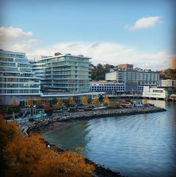 PortImperialNJ's tweet photo. Now this is waterfront living! With walkways, parks, and dining options right along the Hudson River, you will never get tired of those NYC views! (📷: @parksofnyc) https://t.co/gdTfjBzeBr