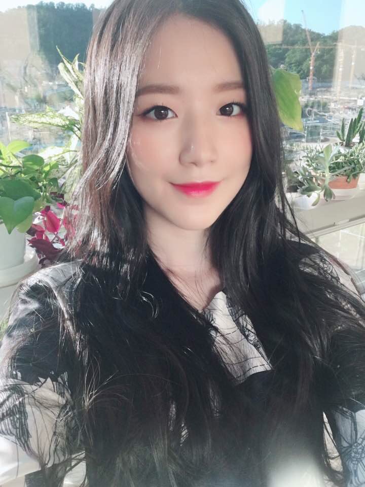 virtuaIorigins's tweet photo. #NANAMI ☘️ Hey hey hey, it's #ICYTIME! ¿Creían que podía volver a mi troli-cueva sin antes decirles que soy parte del #TeamCherry? Claro que no, y es que no me van a negar que really really me, I'm a cherry on top. Por fa, denle mucho amor a estas chiquitas, they're the coolest! https://t.co/T6LPV52SeC