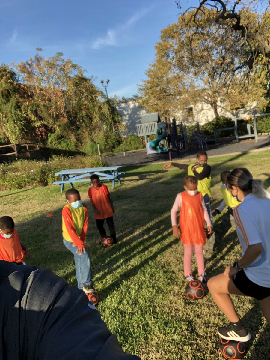 RaulCollins16's tweet photo. Whoa @CarolforTexas a female once again showed me something new Thank you Coach Stephanie from @HoustonDynamo for coming out teaching soccer โฝ๏ธ @bgcghouston #Holthouse inspiring not just the kiddos @houstonpolice spreading #RelationalPolicing #PublicAffairs #CommunityServicesUnit https://t.co/sEKlHhnmaj