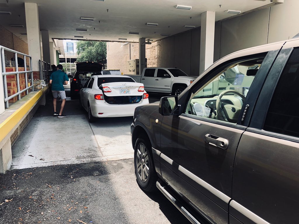 CityofJax's tweet photo. Tomorrow from 9am-3pm is the @CCB_Jax, @FarmShareFL, and @duPontFund bi-weekly food distribution. This free, drive up, contactless service is every Tuesday and Thursday at the @TheJessieJax 40 East Adams Street downtown. https://t.co/nAxjhO837J