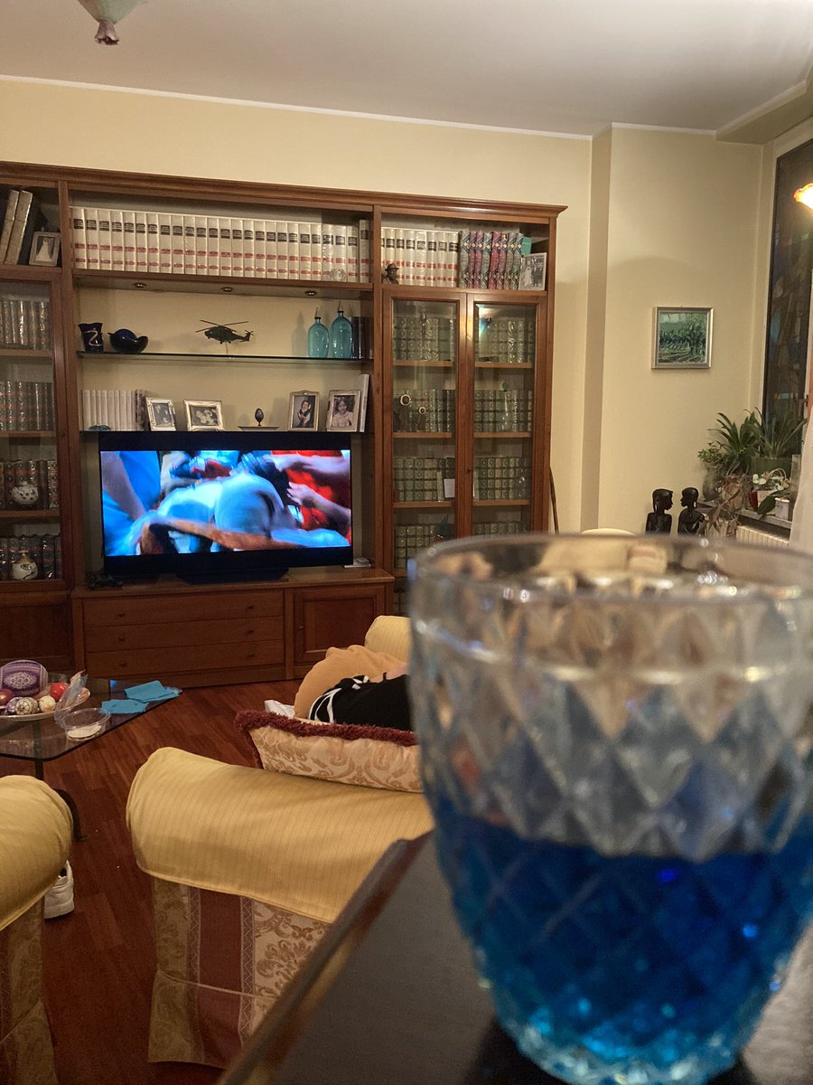 angeliving94's tweet photo. Eh insomma #LockdownLight #zonerosse #zoneblu 🔴🔵 https://t.co/8GfWj08qia