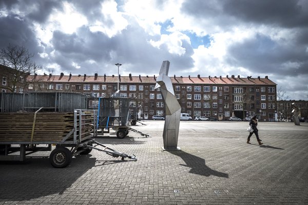 basvanderpol's tweet photo. Guillem, neighbourhood guy and winner @EuropanNL 15 has started joint workshops Visserijplein with @Stadmakers010 , E15 private partners, #GoBoTu team and local community. Also starts his research on resilient Rotterdam markets #SMC20
https://t.co/eMXaOtdqlV https://t.co/VuDAi02U6O