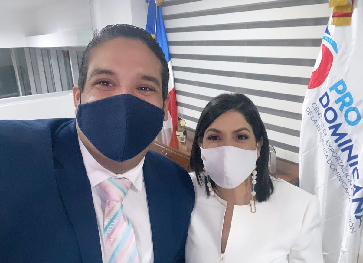 JuanGratereaux's tweet photo. «¡Ya es el tiempo de las exportaciones!» felicito a doña @bivianariveiro en el lanzamiento del «Plan Nacional de Fomento a las Exportaciones de la República Dominicana 🇩🇴 orgullo @prodominicana MÁS #exportaciones más #Inversiones para nuestro país. https://t.co/LI9hO9BRO1