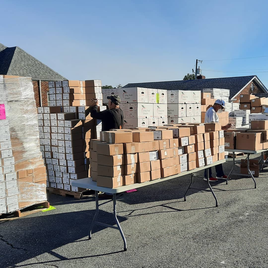 UmcWingate's tweet photo. We're grateful to @shmetrolina for providing our Union &amp; Anson County's Mobile Food Pantry. So many families are blessed by the food this brings them. Thanks, Pr Chris, Susan, &amp; Phil for your dedication to working with this program that helps so many of our friends and neighbors. https://t.co/xShV13wRR5