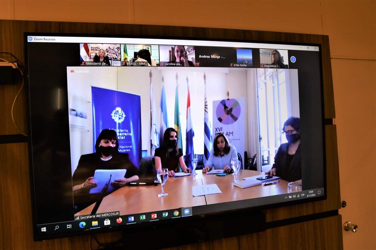 minmujerpy's tweet photo. La @MinNildaRomero disertó en el evento denominado "Las otras barreras: desafíos del comercio internacional para la autonomía de las mujeres", realizado en el marco de la XVI Reunión de Ministras y Altas Autoridades de la Mujer del Mercosur – RMAAM: https://t.co/M4S3I8508V https://t.co/BP4uoblWjV