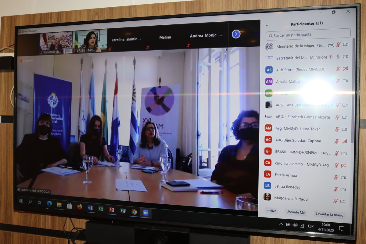 minmujerpy's tweet photo. La @MinNildaRomero disertó en el evento denominado "Las otras barreras: desafíos del comercio internacional para la autonomía de las mujeres", realizado en el marco de la XVI Reunión de Ministras y Altas Autoridades de la Mujer del Mercosur – RMAAM: https://t.co/M4S3I8508V https://t.co/BP4uoblWjV