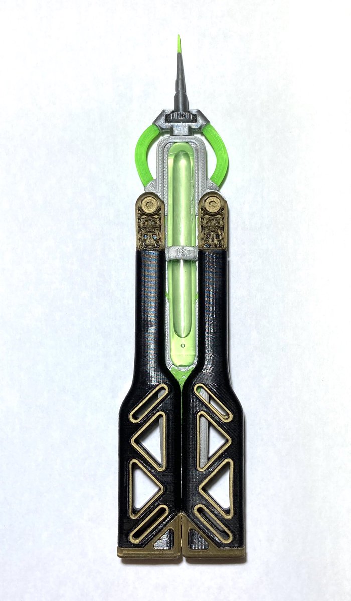 Printex3D's tweet photo. Le couteau d’octane est
officiellement en vente ! 
Il est bien évidement à la taille 1:1
Il mesure environ 26 cm pour 50g
Fabriqué par impression 3D, équipé de 2 roulements à billes, une attache pour le fermer avec un ressort
Son prix: 45€ ou 53€ avec support fdp compris 🙃 https://t.co/LukpB1wHuT