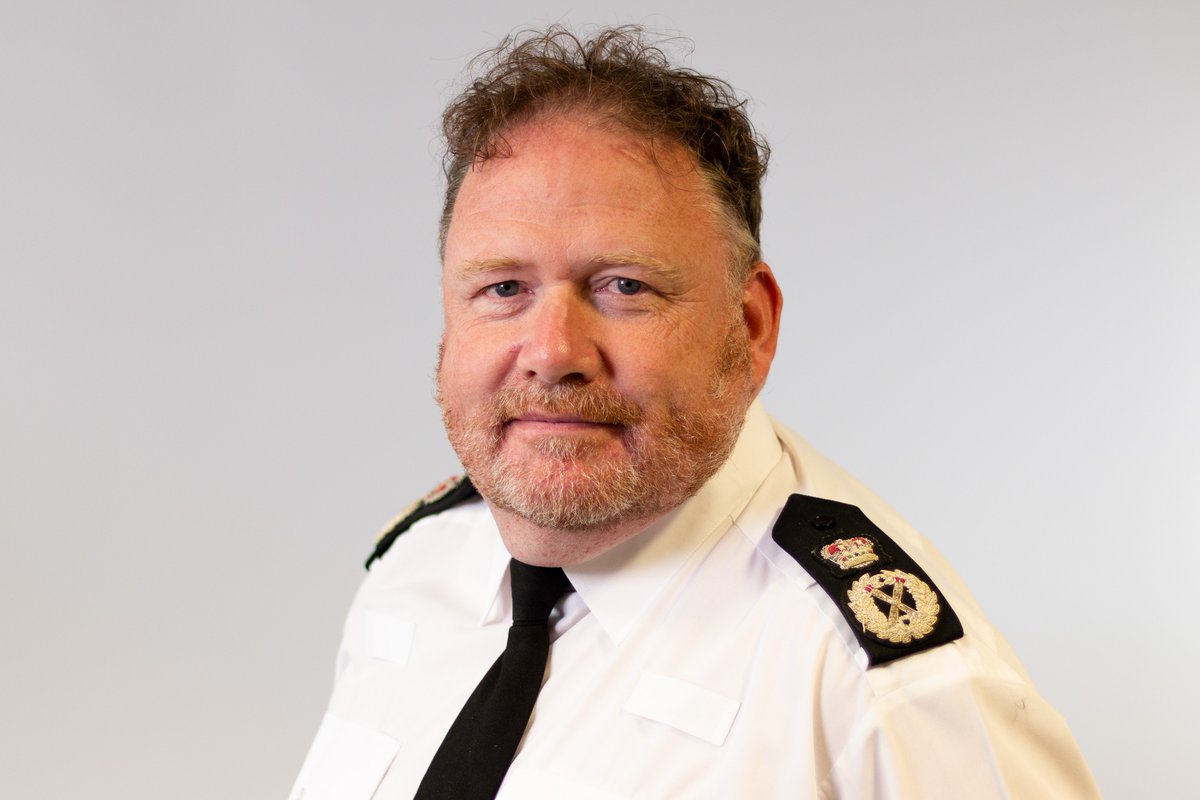 StaffsPolice's tweet photo. #COVID19 A message from our Chief Constable Gareth Morgan @StaffsPoliceCC ahead of new restrictions coming into place in England tomorrow, 00.01 Thursday 5 November. 

Please follow the link to read the statement ➡️ https://t.co/Ris3W8816E https://t.co/kR7XPWCoMz