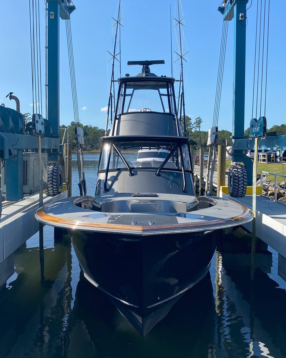 BluewaterYS's tweet photo. We never get tired of seeing GRANDER pull into the Jarrett Bay Boatworks docks. Imagine spending some quality time on this rig!
#jarrettbay #customboats #nccustom #jarrettbayboatworks #marlin #sailfish #fishing #ocean #marine #sportfish #boats #yachts #billfish #beaufortnc https://t.co/hPVIeFGH8K