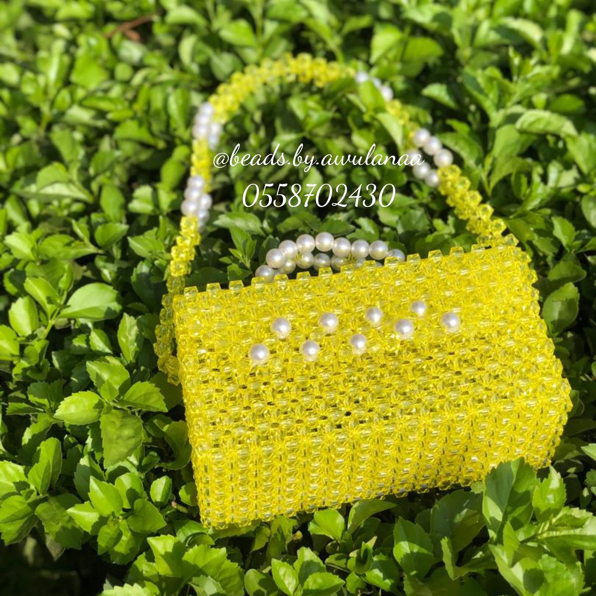 beadsbyAwulaNaa's tweet photo. Meet The AwulaNaa bag once again 🥰Class and sophistication 💕
It's available in all colours

Send a DM to place your order loves,I can't wait to work on your bag💃With Beads by AwulaNaa, nobody is your mate!!
Please help me retweet🥺let everyone see this🥺 https://t.co/f88w6TO7pc