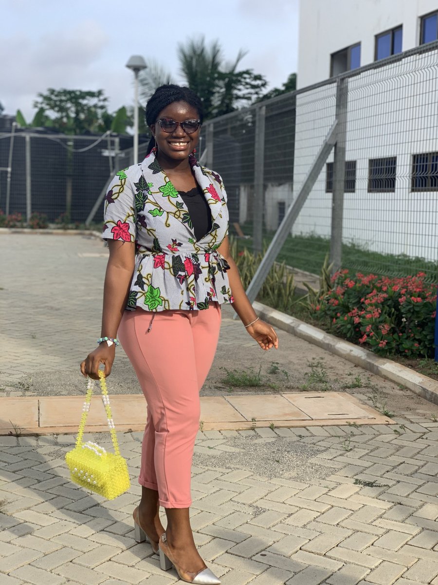 beadsbyAwulaNaa's tweet photo. Meet The AwulaNaa bag once again 🥰Class and sophistication 💕
It's available in all colours

Send a DM to place your order loves,I can't wait to work on your bag💃With Beads by AwulaNaa, nobody is your mate!!
Please help me retweet🥺let everyone see this🥺 https://t.co/f88w6TO7pc