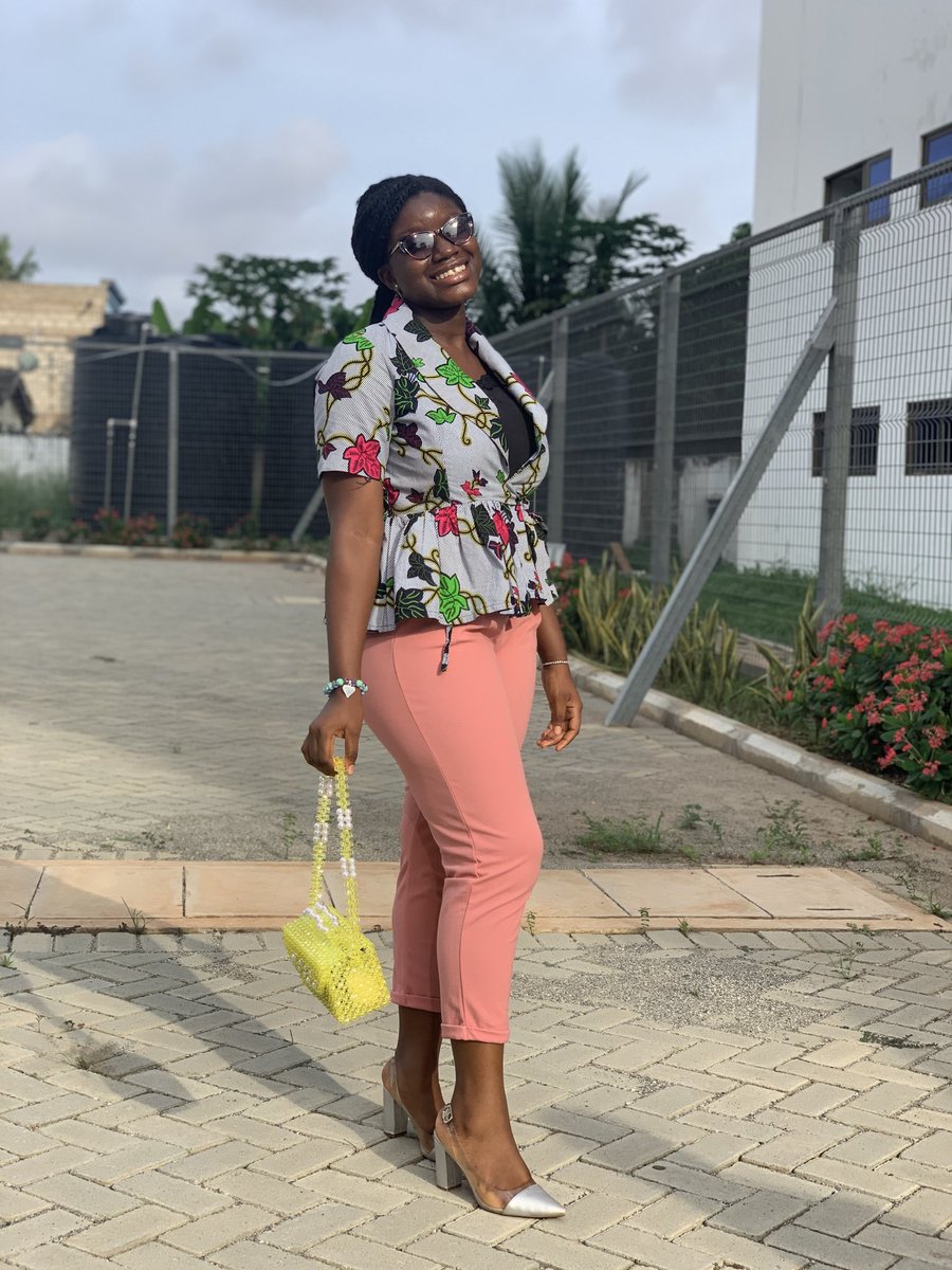 beadsbyAwulaNaa's tweet photo. Meet The AwulaNaa bag once again 🥰Class and sophistication 💕
It's available in all colours

Send a DM to place your order loves,I can't wait to work on your bag💃With Beads by AwulaNaa, nobody is your mate!!
Please help me retweet🥺let everyone see this🥺 https://t.co/f88w6TO7pc