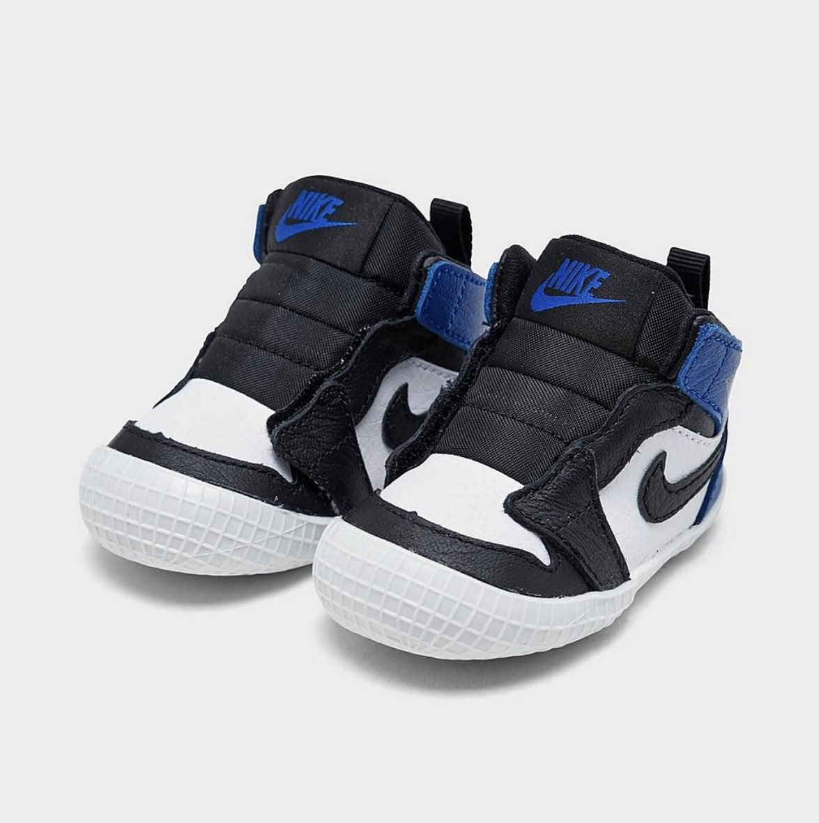 snkr_twitr's tweet photo. NEW: Jordan 1 Crib Bootie ‘Black/Sport Royal’

https://t.co/hbbqN5gjUk

#AD https://t.co/PkOKpo4896