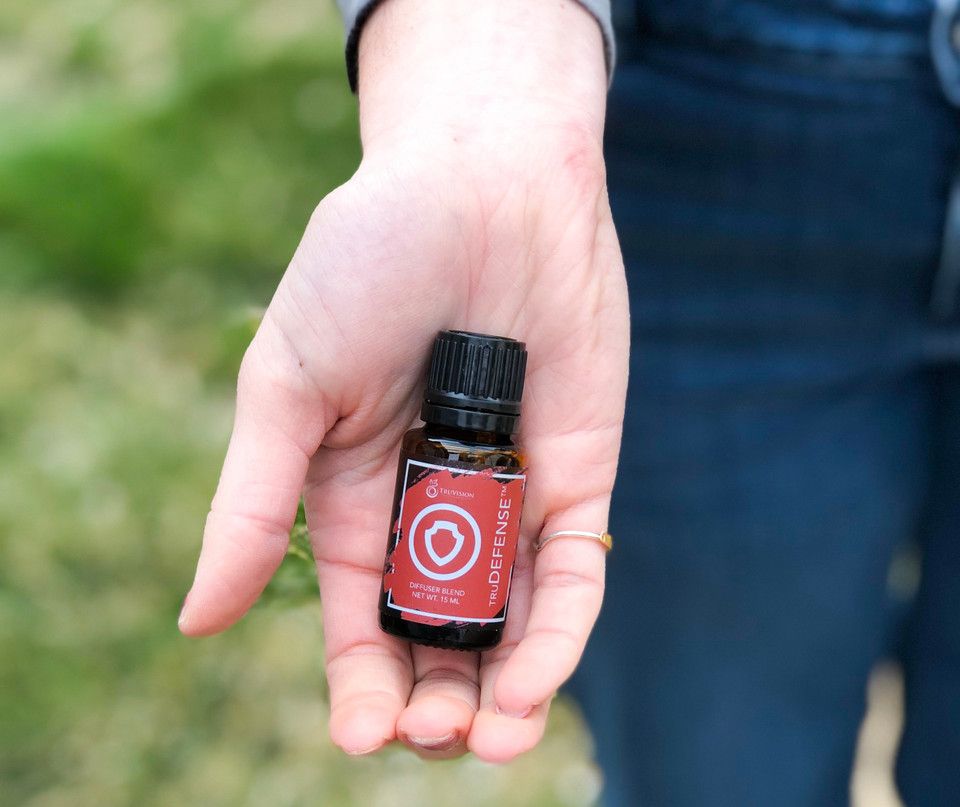 trytruvy's tweet photo. Our go-to oil this season? truDEFENSE! You'll love its warm, festive scent and its health benefits too! π Try diffusing it in your kitchen for a cozy aroma or rubbing on the bottom of your feet for a boost. β
β
#truvy #essentialoil #fallessentialoils https://t.co/NX4BbGLdwG