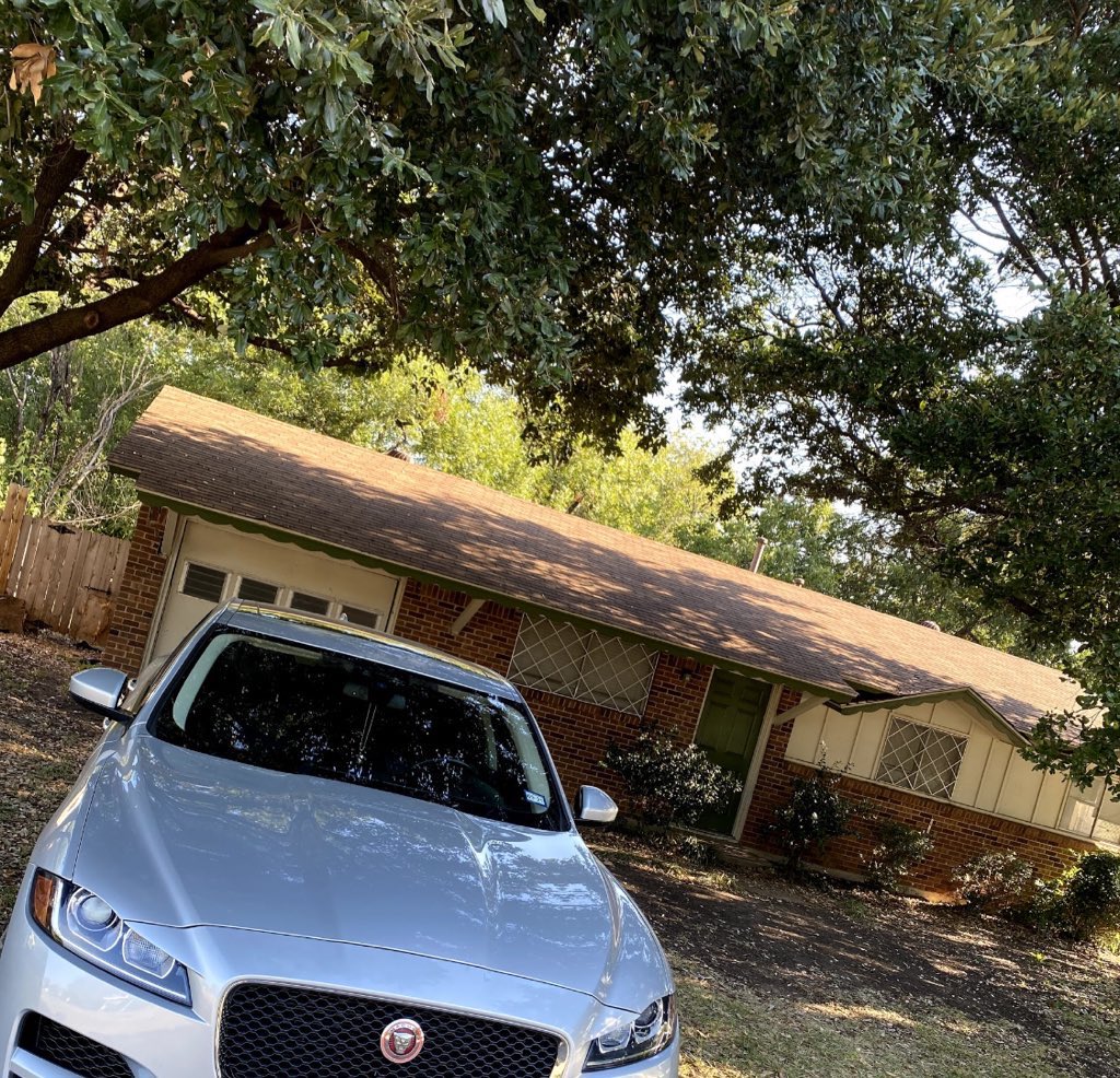 ElJefe_Don's tweet photo. A little before and after action. Our contractors helped us bring this house back to life! #PropertyDons #FlippingDallas #WeBuyHouses https://t.co/eaiFtnxdVK