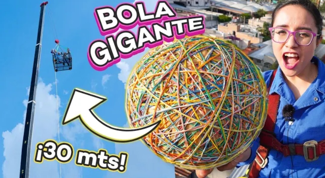 Crea una pelota gigante, solo necesitas ligas y mucha imaginación🌈. youtu.be/UDOxGvJlS5s #TrapicheEnCasa #FelizViernes #QuédateEnCasa