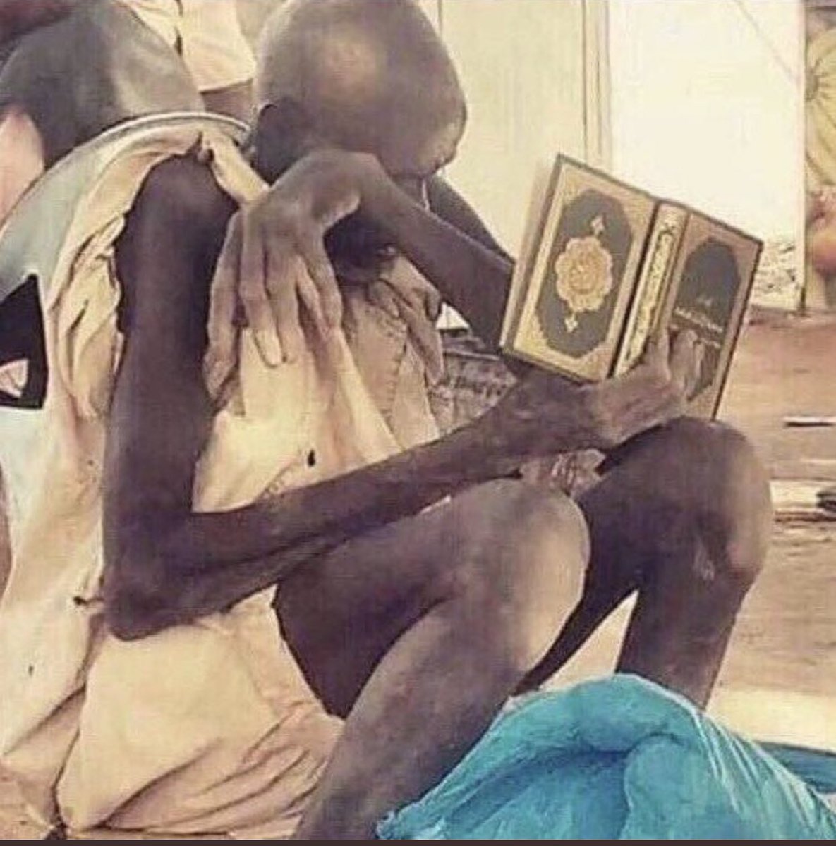 كم من مشهور في الأرض؟ 
مجهول في السماء !
وكم من مجهول في الأرض؟ 
معروف في السماء !
المعيار التقوى وليس الأقوى 
"إن أكرمكم عند الله أتقاكم"