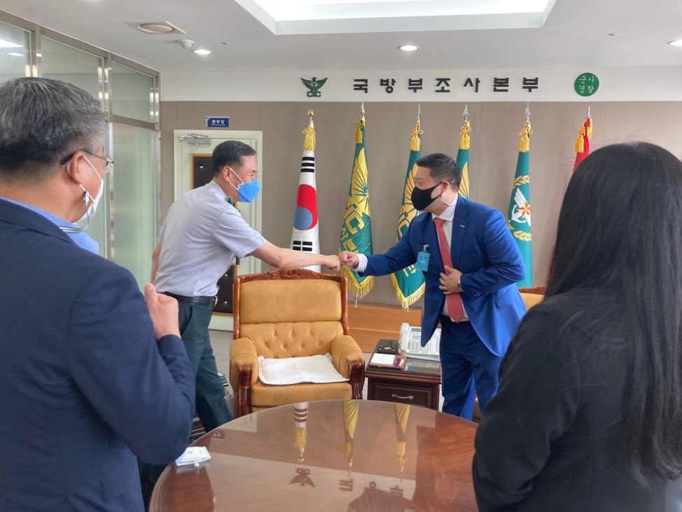 RealAFOSI's tweet photo. Members of OSI Det 614 recently held a meeting with Brigadier General Tae-Myoung Lee, Commander of Republic of Korea Criminal Investigations Command. General Lee and OSI Special Agent Robert Lee, discussed continued cooperation in cyber operations and investigations. https://t.co/CvR09zCW3y