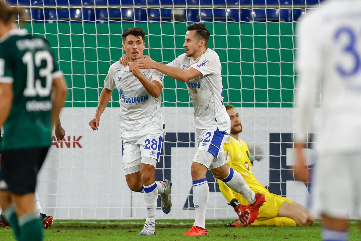 s04_es's tweet photo. ⚽️⚽️ + 🅰️

Alessandro #Schöpf participó directamente en tres de los cuatro goles ante el Schweinfurt. 💪🏼

#S04 | #CopaDFB | #FCSS04 https://t.co/jg8v5k1Jmt