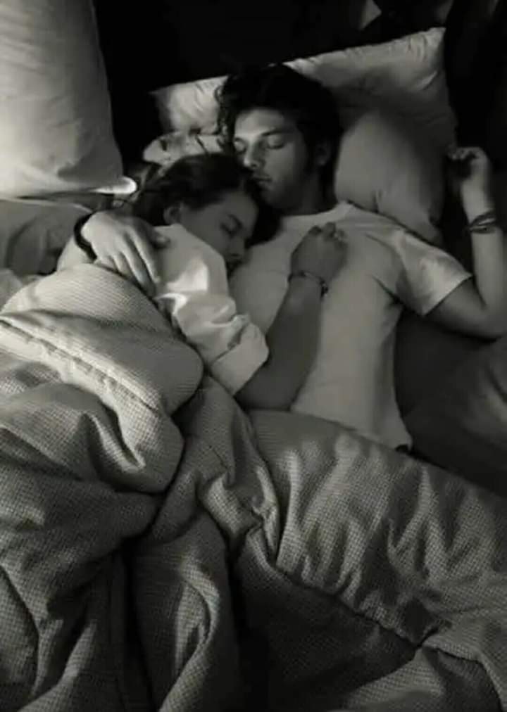 .

    __ SEN
Hep Yüreğimde Kal..
İlla Dolaşmak İstersen,
   Damarımda Dolaş,
       Kanımda Dolaş
            Canımda Dolaş,

Ama Kalbimden Fazla Uzaklaşma.
💙