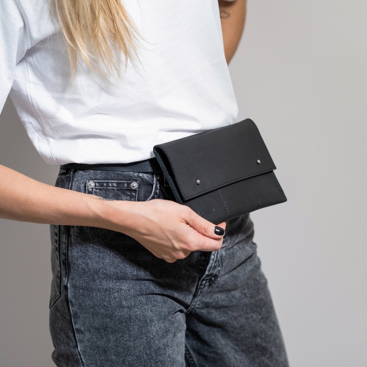 elf_bread's tweet photo. Check out our range of Elf Bread products, from leather pouches to wallets. 
-
Don't forget to use our exclusive birthday discount! 25% off everything, only until 6th November.

#elfbread #handmade #wallets #pouch #tobaccopouch #tobacco https://t.co/xElthZ2a6B