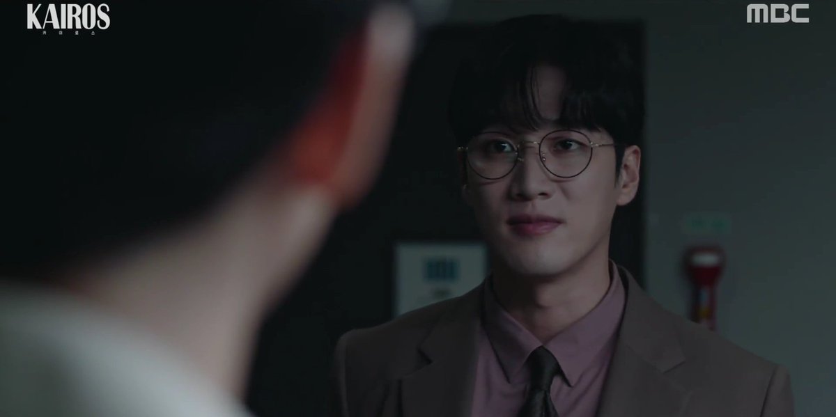 chinelated's tweet photo. Can he be a good guy ??? 😅🤦‍♀️ trust nobody #KairosEp4 #KAIROS https://t.co/tCM5jkfZAl