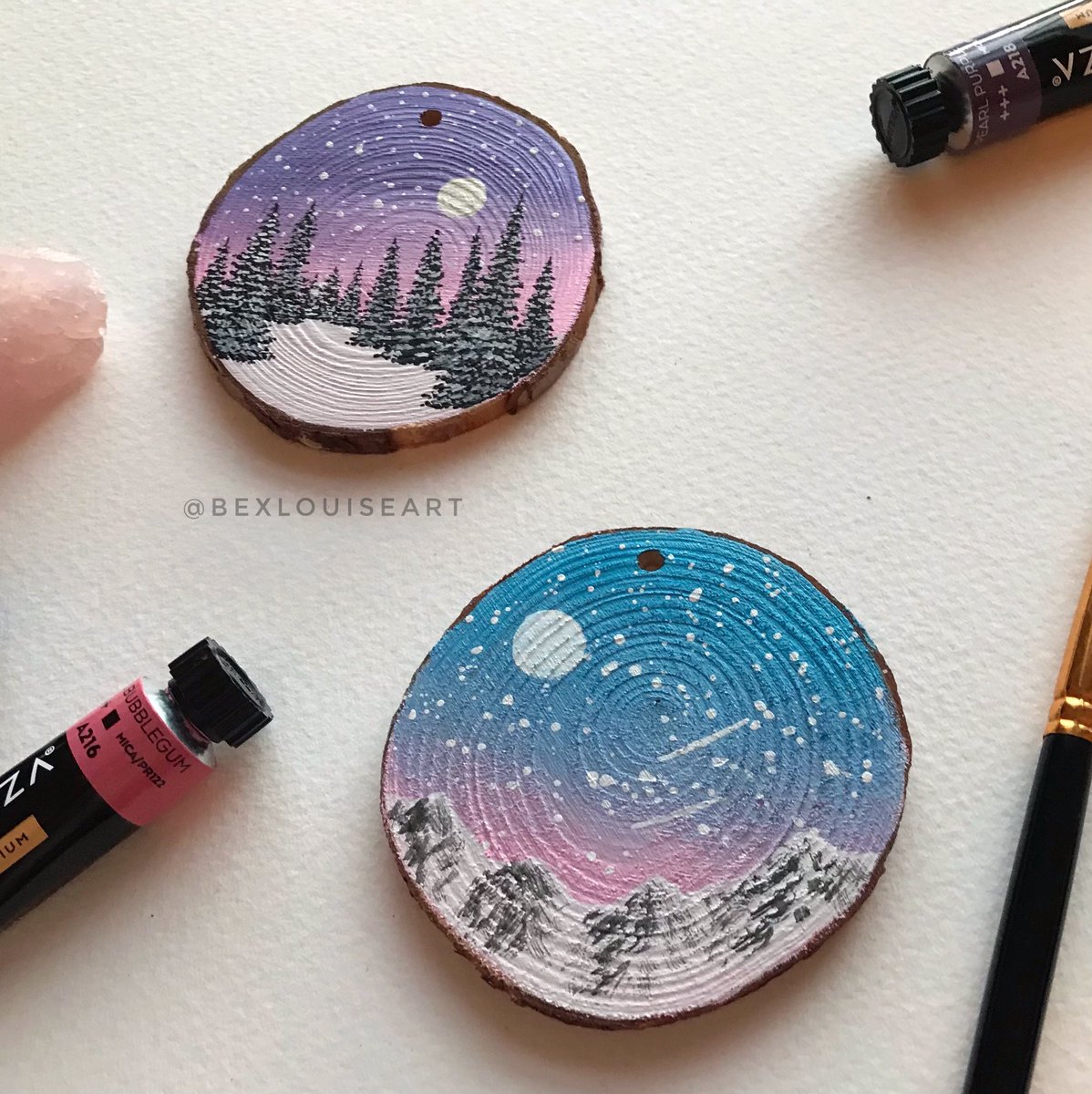 BexLouiseArt's tweet photo. I’ve wanted to paint on wood slices for so long so made some Christmas decorations 😍🎄 https://t.co/aCLQVXJsNs