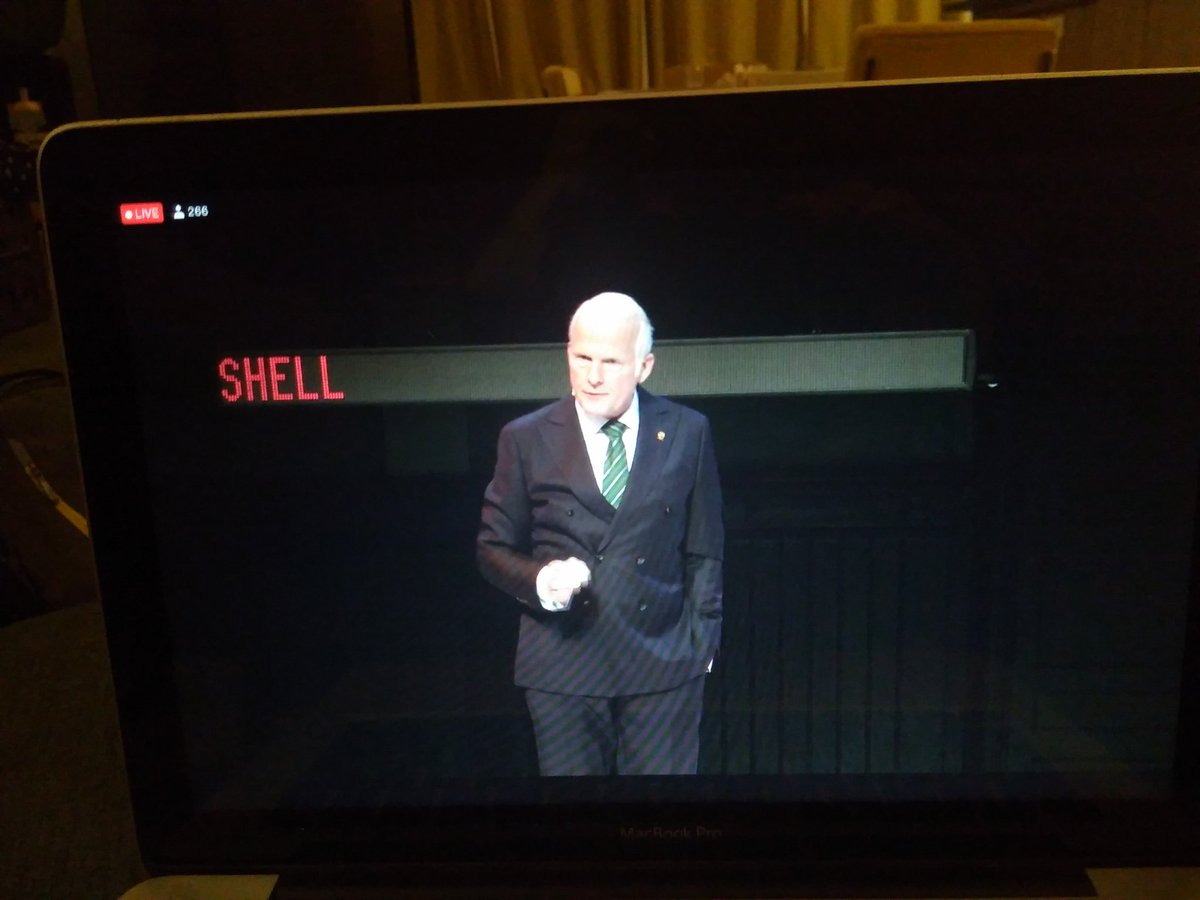 LisetMeddens's tweet photo. Nu live online: #dezaakShell vanuit het @FrascatiTheater scherpe monoloog van Shell, nu de consument aan het woord. https://t.co/nBX3mrqTuo