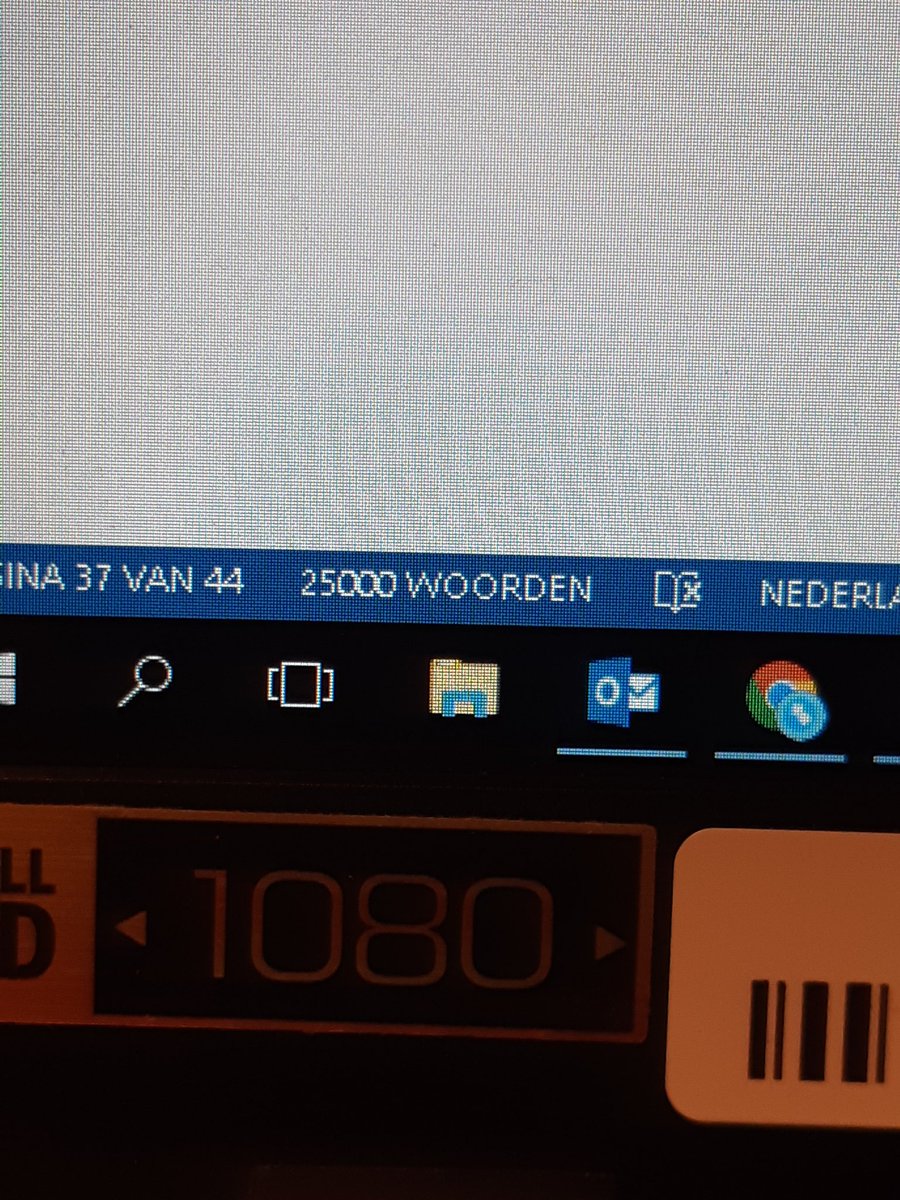 Ok. Ben over de helft. Gaat nu redelijk snel. Alles is al bekend. Nu het in de goede volgorde zetten. O ja, en dan nog redigeren. Drama is dat. Planning is december. 🤞🤞 #Bakkerenvanwilligen