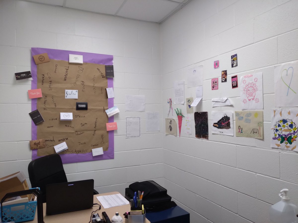 MsJules_CV's tweet photo. This is my why! Letters from students, thank you notes from staff and artistic expressions of gratitude! #CreekviewGrateful #CVOneTeamOneDream https://t.co/RapNg5OJnX