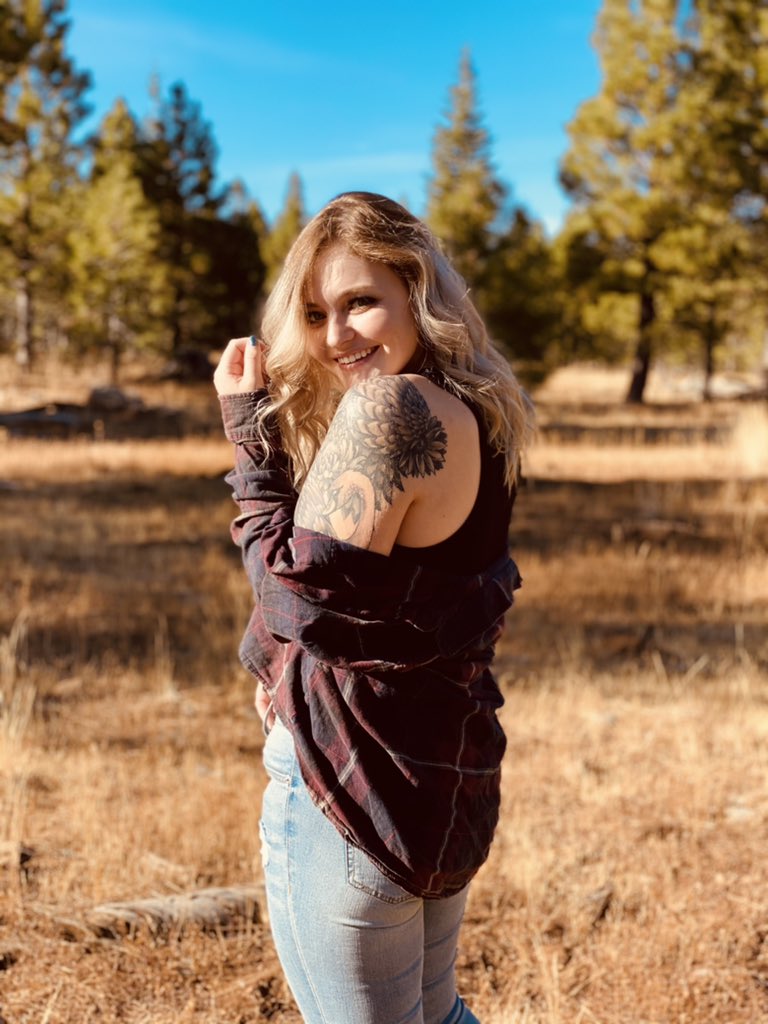 madisonanne07's tweet photo. Another fall, another turned page. https://t.co/7JneBaeQmJ