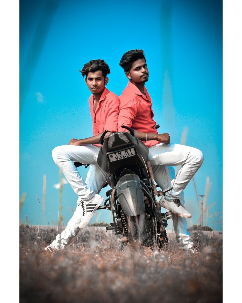 Manoj23435995's tweet photo. happy birthday🎂🎁🎉👑 to you my dr uirey 19 years natpu 🤗miss you ❤da live long stay strong 💋macha my mapla pagu 🔥my little partener 😍enjoy your day chlm❤💋happy ahh ❤iru da play boy ❤ https://t.co/LozCS5DZZY