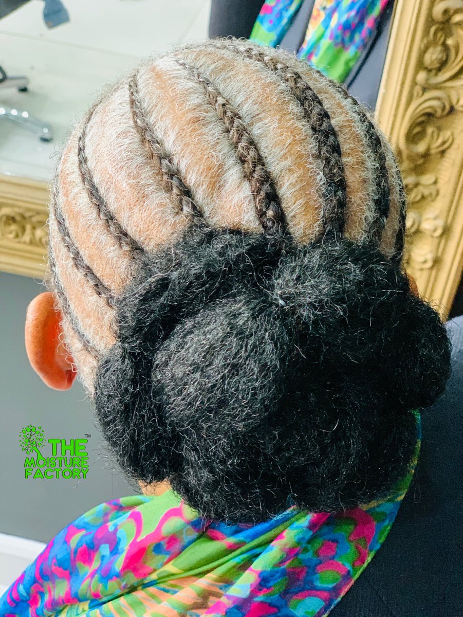 Themoisturefact's tweet photo. The beauty of hair 

Beautiful .
#teamnatural https://t.co/tvL15NSuSI