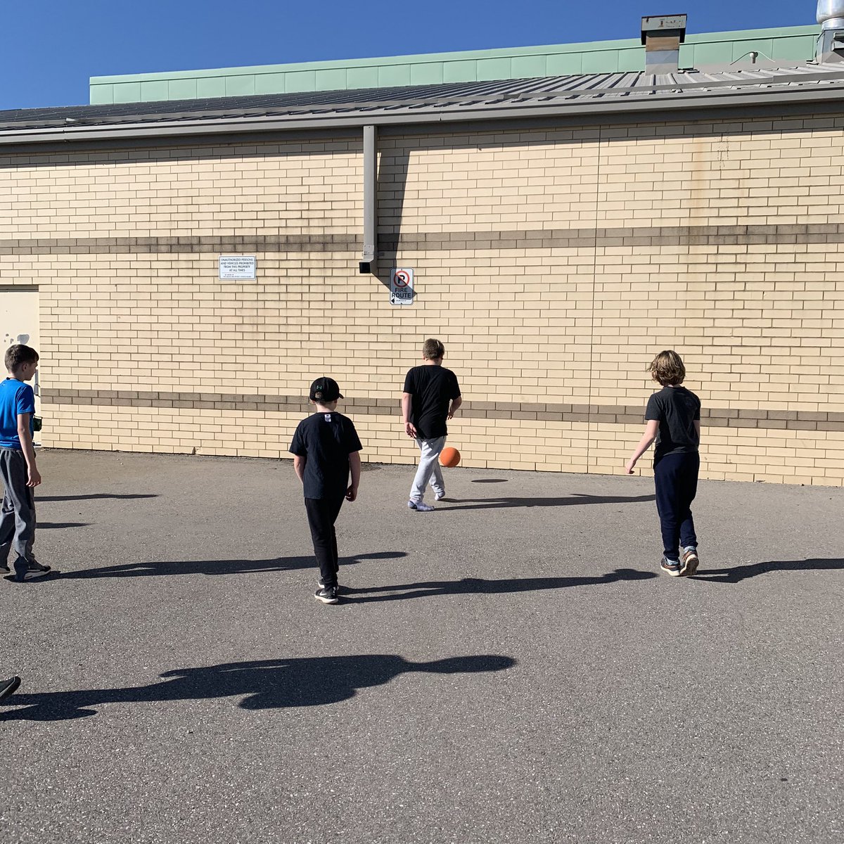 msmith1's tweet photo. Thanks @GEDSB for our new outdoor education equipment. Our Bulldogs love keeping busy outside! @Branlynbulldogs https://t.co/z1ciwQqpCb
