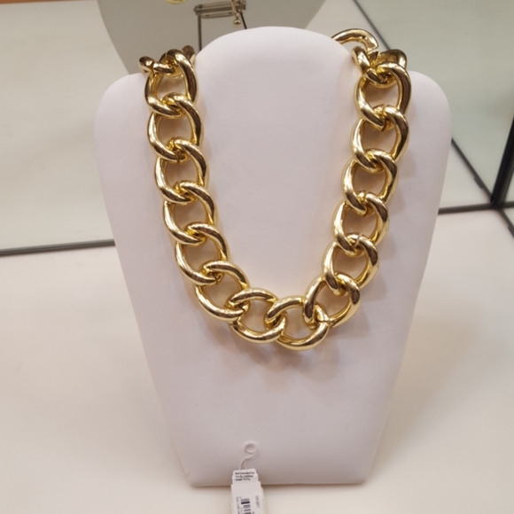 PuffSlayer's tweet photo. So good I had to share! Check out all the items I'm loving on @Poshmarkapp from @garagesalegame #poshmark #fashion #style #shopmycloset #dillards #sherrihill #avaviv: https://t.co/sBSZ8WKAHn https://t.co/aXZgPZDQRP