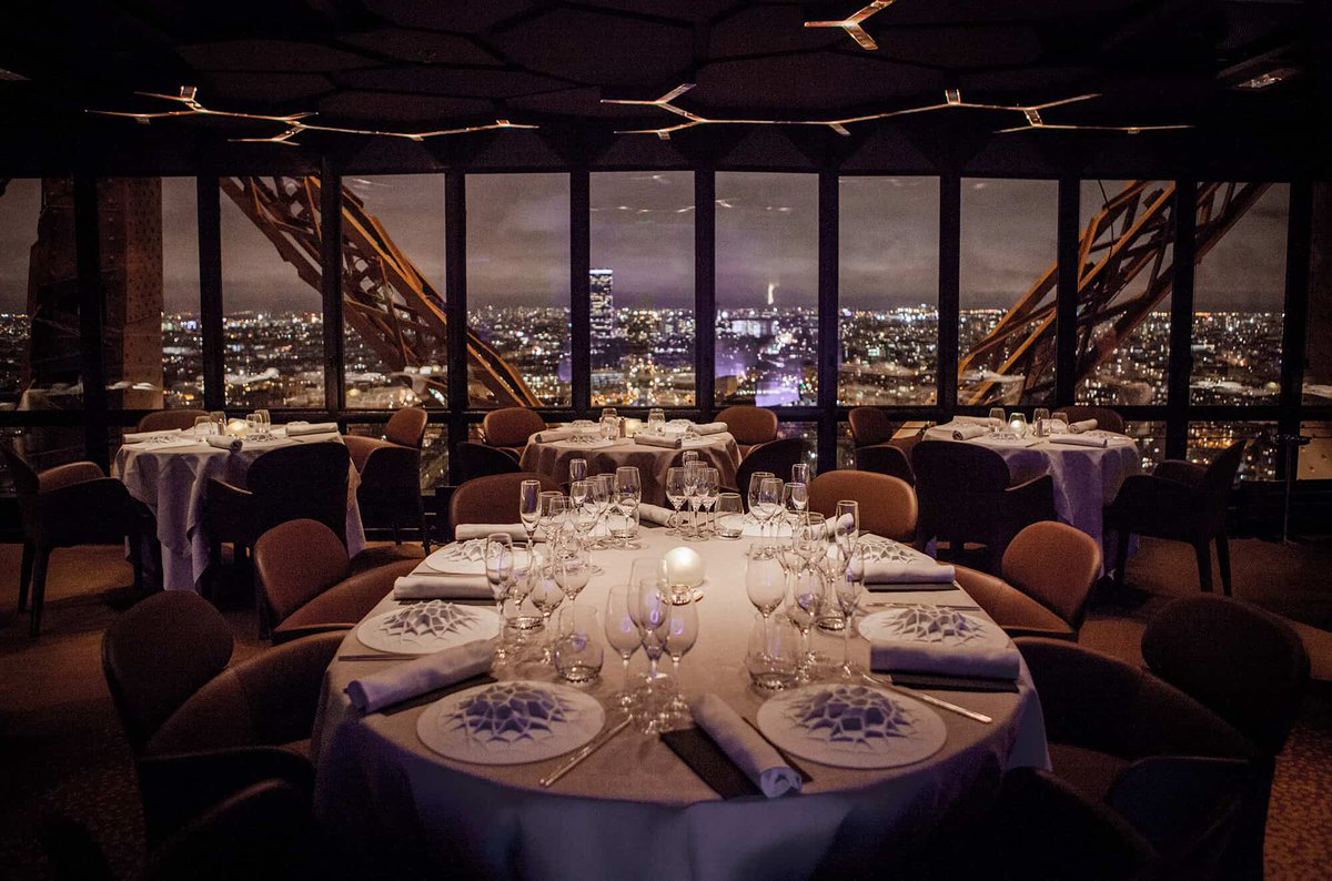 ParisAMDParis's tweet photo. Le Jules Verne à  la Tour Eiffel 
Paris      Discover Walks https://t.co/VpavMX226a