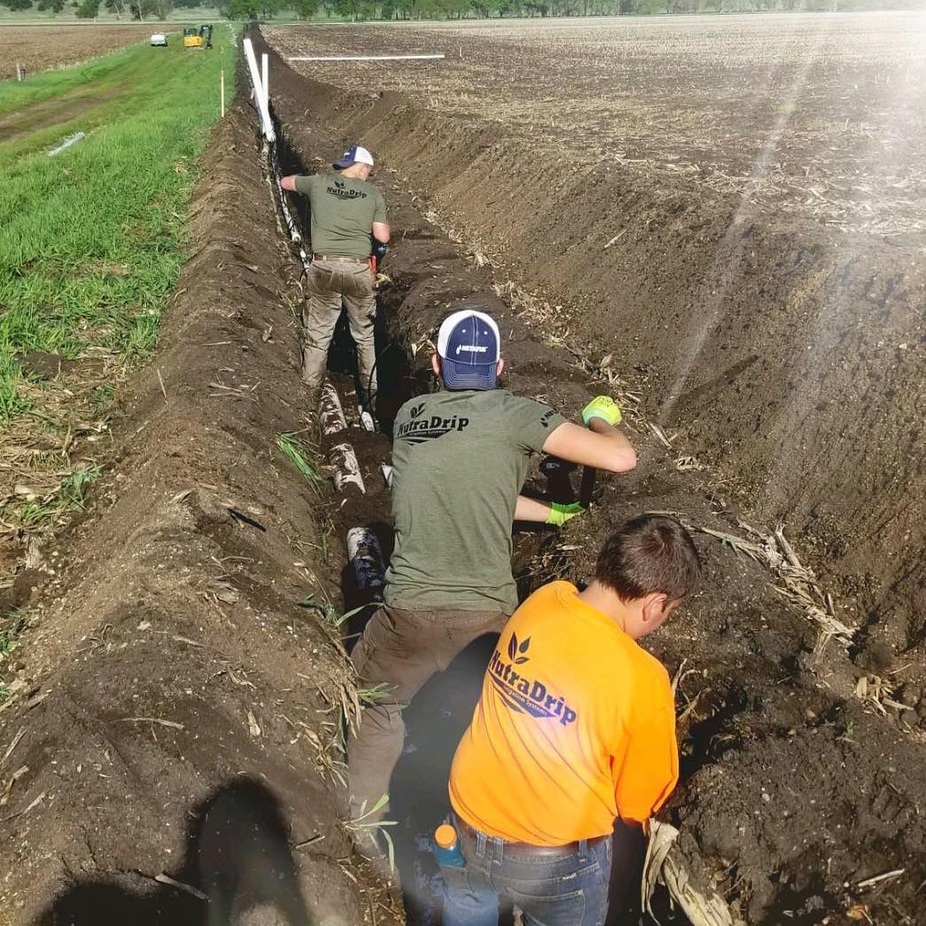 NutraDrip's tweet photo. #NutraDrip installation crew in their natural habitat
#netafim #growmorewithless #driptape #dripirrigation #southdakota #ditchdigger #connections
( #๐ท @netafim_usa ) https://t.co/Gg3SgAOTqB