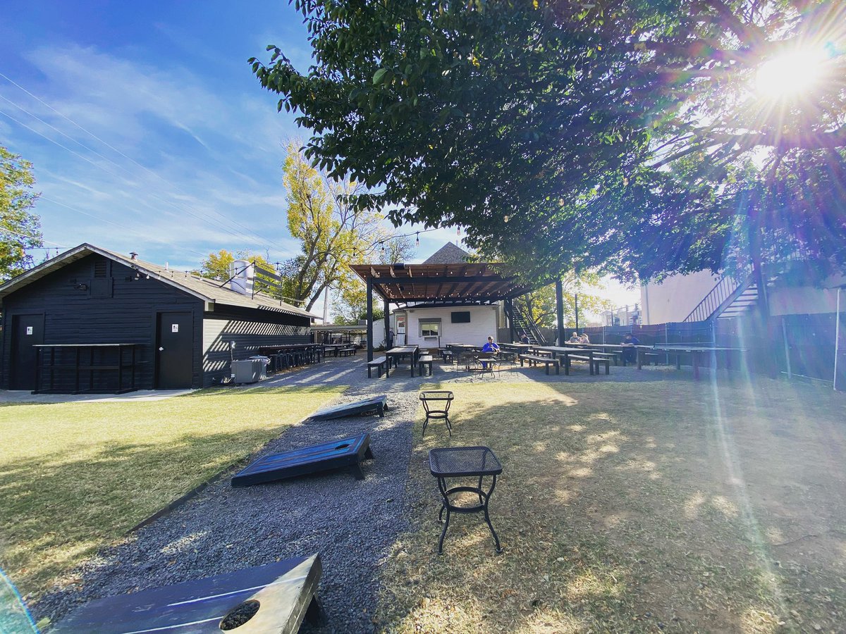 Friends, the weather has been incredible this week but it won’t last for long! Make sure you stop by this week and hang out! Thursday stouts will be dominating the taps for #internationalstoutday and you don’t want to miss it 🍺

#communitythroughbeer #thepatriarchedmond