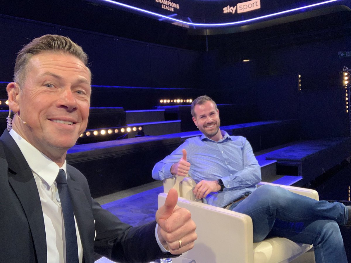 GolfundHumor's tweet photo. @ChampionsLeague @SkySportDE und ein gast neben mir im Sofa Andreas König!! @BVB fan #skyextra https://t.co/21tKnIxvnk