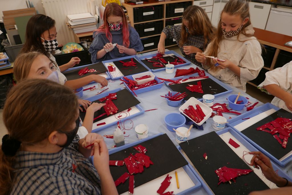 HaagsKinderAtel's tweet photo. De Populier kunstklas afgelopen week: sculptuur in de openbare ruimte n.a.v. kunstenaars Anne Benrais en Alexander Calder en ontwerp n.a.v. Klaas Gubbels. Trots op de mooie werkstukken!

#vo #ontwerp #sculptuur #openbareruimte #klaasgubbels #jongeren https://t.co/GAGWLkAVz9