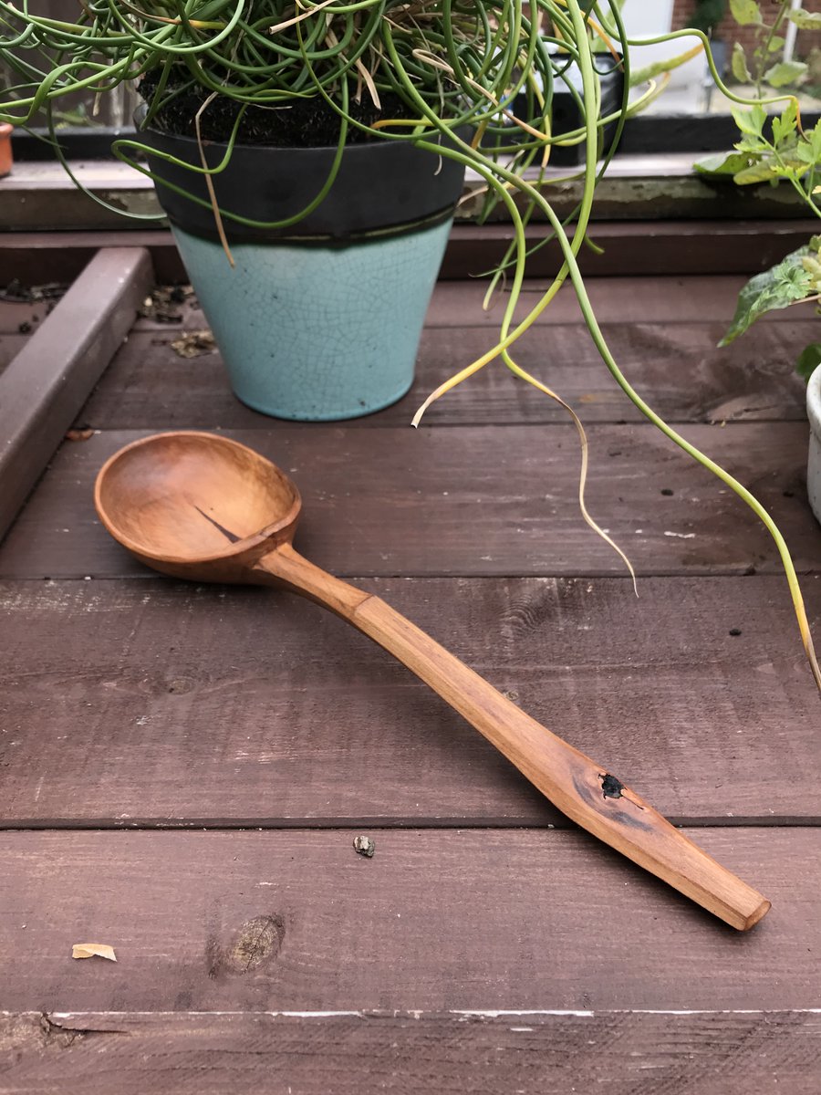 carveryn_j's tweet image. These two spoons were carved from the same apple tree. One for serving food to your plate, the other for serving food to your mouth 🌳🍎
#HandmadeHour #madetobeused
folksy.com/shops/Carveryn