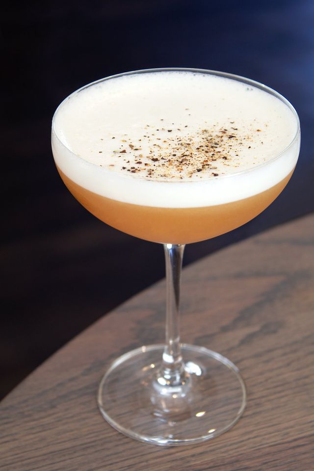 ErieGrill's tweet photo. You may have had a London Fog Tea Latte, but how about a London Fog craft cocktail? 🧐☕️

𝗟𝗢𝗡𝗗𝗢𝗡 𝗙𝗢𝗚:
𝘨𝘪𝘯, 𝘣𝘭𝘢𝘤𝘬 𝘵𝘦𝘢 𝘢𝘯𝘥 𝘷𝘢𝘯𝘪𝘭𝘭𝘢 𝘴𝘺𝘳𝘶𝘱, 𝘭𝘢𝘷𝘢𝘯𝘥𝘦𝘳, 𝘭𝘦𝘮𝘰𝘯, 𝘦𝘨𝘨 𝘸𝘩𝘪𝘵𝘦 🍸 https://t.co/Bo5fYZXDzM