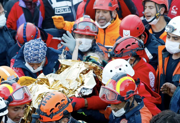 İzmir depreminde gece gündüz demeden büyük mücadele ile umudun adı olan arama kurtarma ekiplerindeki tüm kardeşlerimize şükranlarımı sunuyorum.

“Kim de bir can kurtarırsa bütün insanların hayatını kurtarmış gibi olur (Kur’an, 5, 32)”. Allah hepinizden razı olsun.