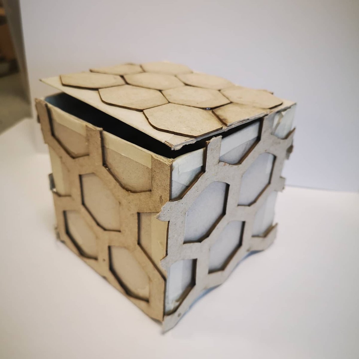 KPHSTechnology's tweet photo. Yr 10 RM students creating prototype models of possible storage solutions based on the work of Andy Goldsworthy #kphsdesigntechnology #ks4 #ks4dt #kphstechnology #designtechnology #gcse3ddesign #productdesign https://t.co/xYcXqCNfdw