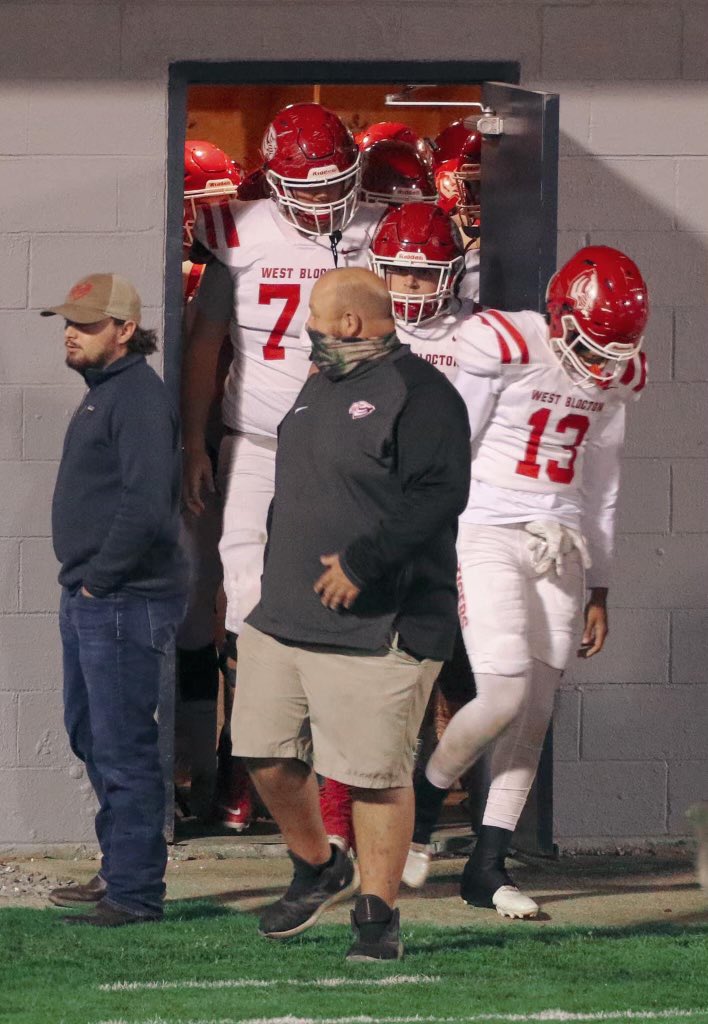 banks19029774's tweet photo. Coming out of the locker room last Friday night before the game at Dora. Can’t say door frames lie about measurements👀👀 https://t.co/VI0HK6XEmi