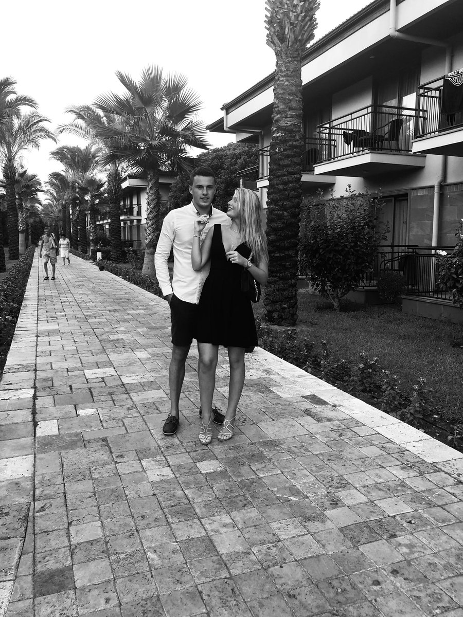 cools_laura's tweet photo. Forever 🖤 @salens_thomas https://t.co/j2kCe2xwCk