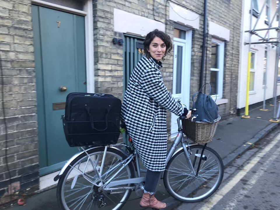 Superstar midwife Alice from our latest CoC team, out on her rounds around Cambridge 💕 #pedalpower #continuitymatters #continuityofcarer #lunateam @CUH_NHS @rosiehospital @rowleyamanda3 @Jane10Lucy @beccy1percival @PathwayTara @emmathorburn5 @WENDYMATTHEWS8 @mcareetrixie