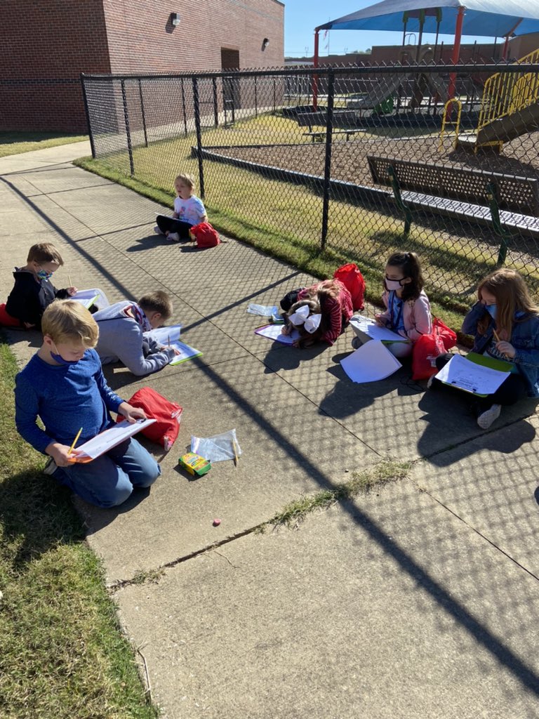 laurienburns's tweet photo. Little astronomers in training making their daytime observations!☁️☀️📝 #CKLA #AstronomyUnit #LPSrocks @TweetDCS_LPS #teamDCS https://t.co/Mny6fjXWeg