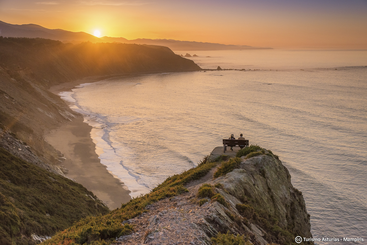 TurismoAsturias's tweet photo. Si sólo os dejasen elegir uno ¿a cuál de estos bancos os teletransportaríais?  ¿mar o montaña?
1. Bermiego (Quirós)
2. Mirador del Sablón (Cudillero)
3. Jou de los Cabrones - P. N. Picos de Europa
4. La Isla (Colunga) https://t.co/eRGkrpHKAc