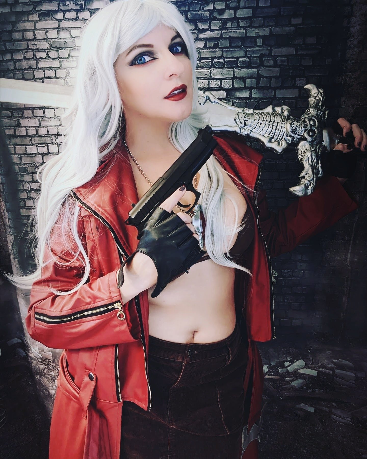 Female dante cosplay  Cosplay woman, Dante cosplay, Amazing cosplay